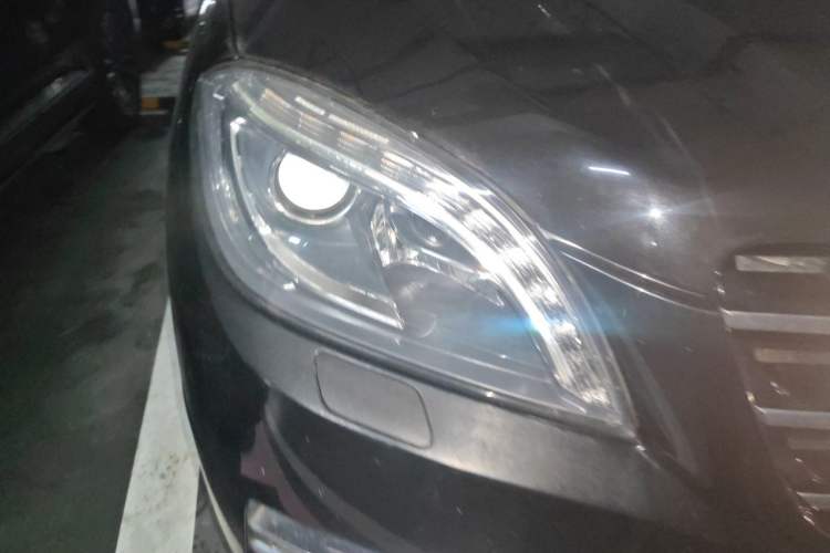 Used Mercedes-Benz M-Class 2014 ML 320 4MATIC Right Front Headlight