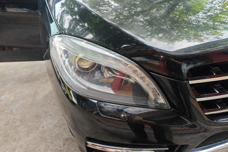 Used Mercedes-Benz M-Class 2014 ML 400 4MATIC Luxury Model Right Front Headlight
