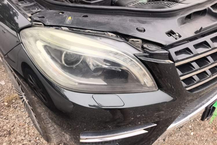 Used Mercedes-Benz M-Class 2014 ML 400 4MATIC Dynamic Model Right Front Headlight