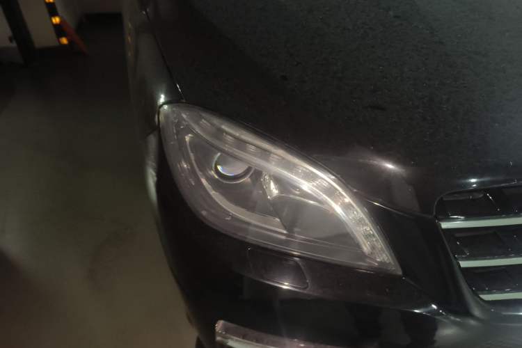 Used Mercedes-Benz M-Class 2014 ML 400 4MATIC Dynamic Model Right Front Headlight