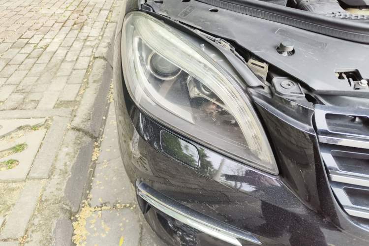 Used Mercedes-Benz M-Class 2014 ML 400 4MATIC Dynamic Model Right Front Headlight