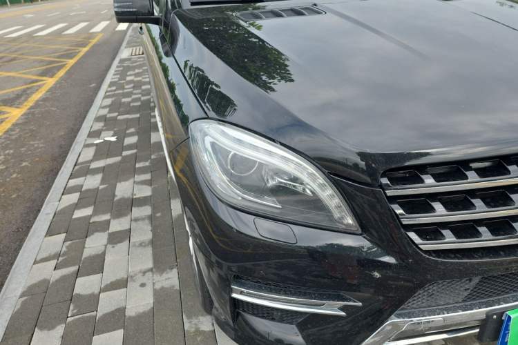 Used Mercedes-Benz M-Class 2014 ML 400 4MATIC Luxury Model Right Front Headlight