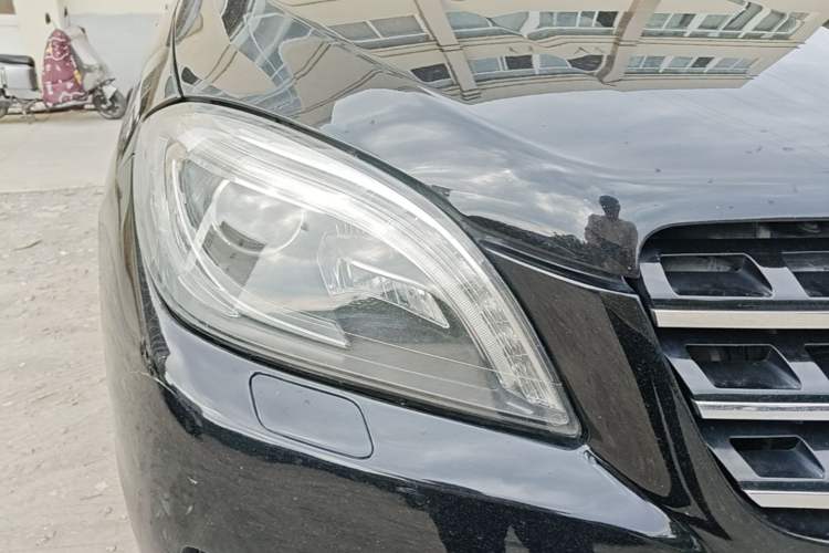 Used Mercedes-Benz M-Class 2014 ML 320 4MATIC Right Front Headlight