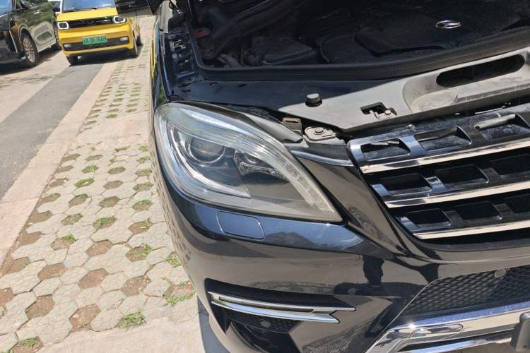 Used Mercedes-Benz M-Class 2014 ML 400 4MATIC Luxury Model Right Front Headlight