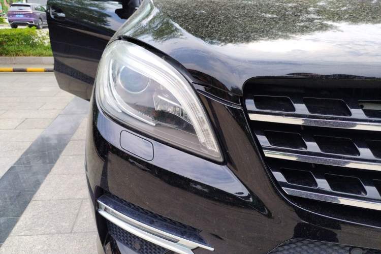 Used Mercedes-Benz M-Class 2014 ML 400 4MATIC Dynamic Model Right Front Headlight