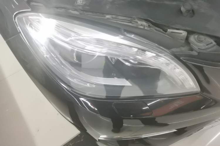 Used Mercedes-Benz M-Class 2014 ML 320 4MATIC Right Front Headlight