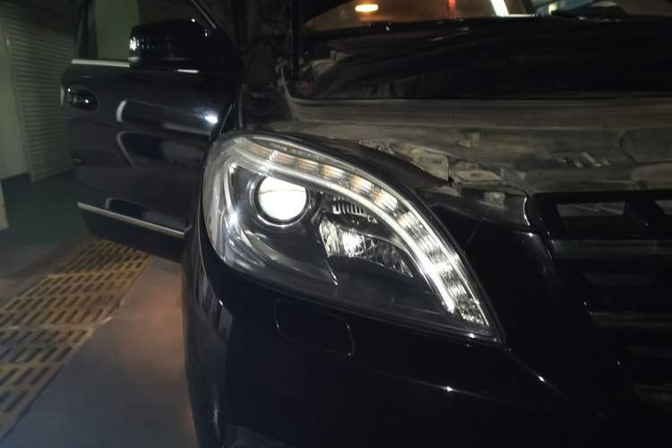 Used Mercedes-Benz M-Class 2014 ML 320 4MATIC Right Front Headlight