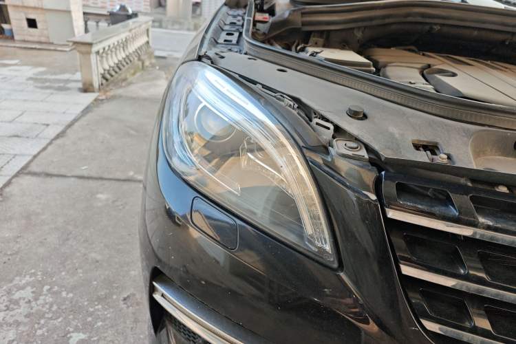 Used Mercedes-Benz M-Class 2014 ML 400 4MATIC Luxury Model Right Front Headlight