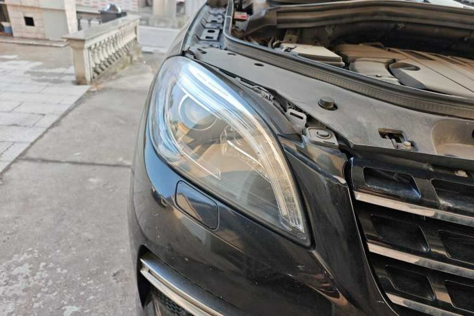Used Mercedes-Benz M-Class 2014 ML 400 4MATIC Luxury Model Right Front Headlight