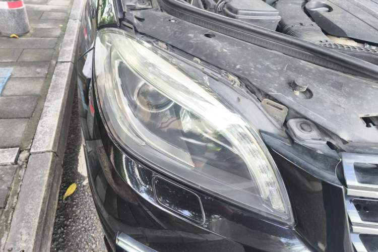 Used Mercedes-Benz M-Class 2014 ML 400 4MATIC Dynamic Model Right Front Headlight