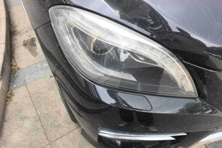 Used Mercedes-Benz M-Class 2014 ML 400 4MATIC Luxury Model Right Front Headlight