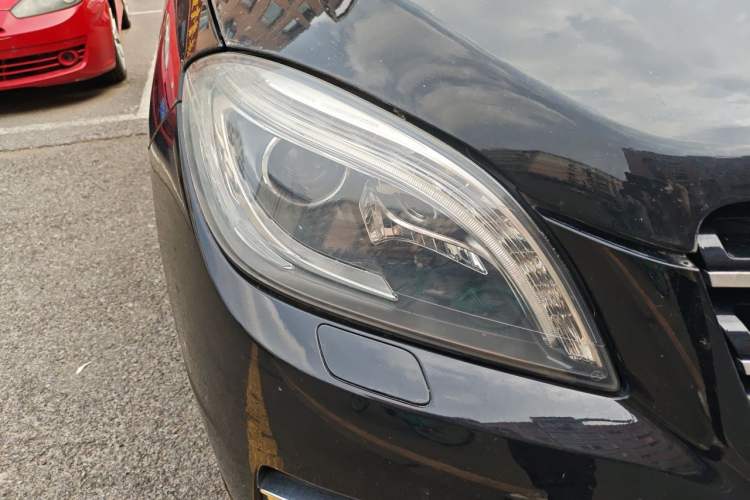 Used Mercedes-Benz M-Class 2014 ML 400 4MATIC Luxury Model Right Front Headlight