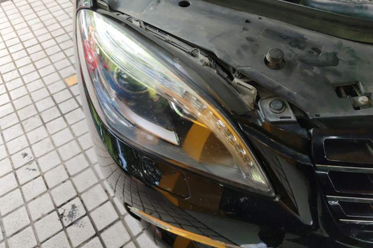 Used Mercedes-Benz M-Class 2014 ML 400 4MATIC Luxury Model Right Front Headlight