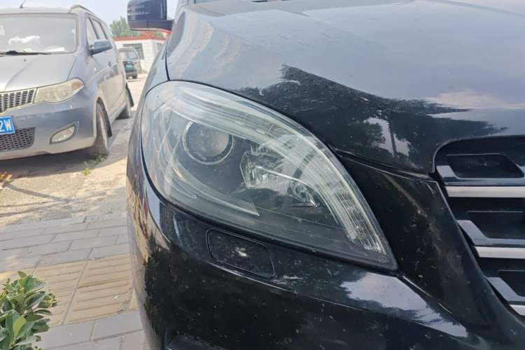 Used Mercedes-Benz M-Class 2014 ML 400 4MATIC Dynamic Model Right Front Headlight