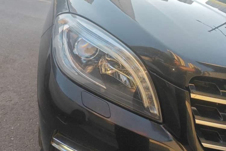 Used Mercedes-Benz M-Class 2014 ML 400 4MATIC Dynamic Model Right Front Headlight