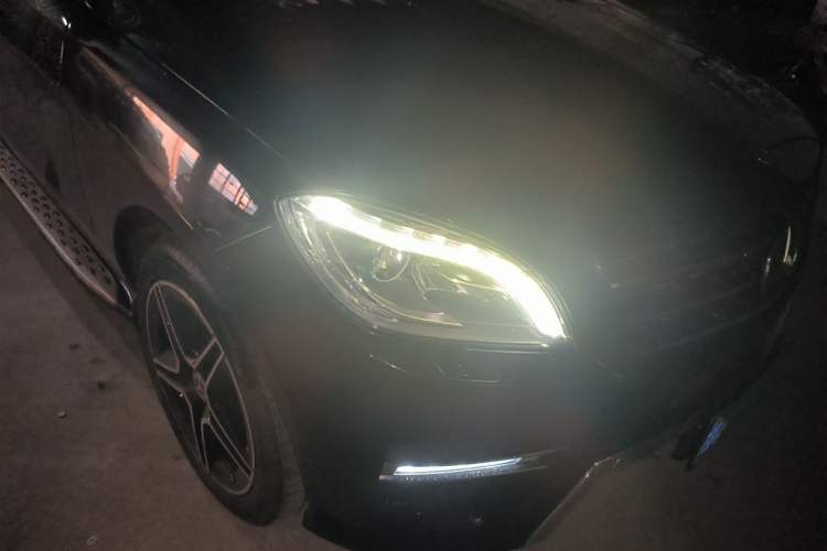Used Mercedes-Benz M-Class 2014 ML 400 4MATIC Dynamic Model Right Front Headlight