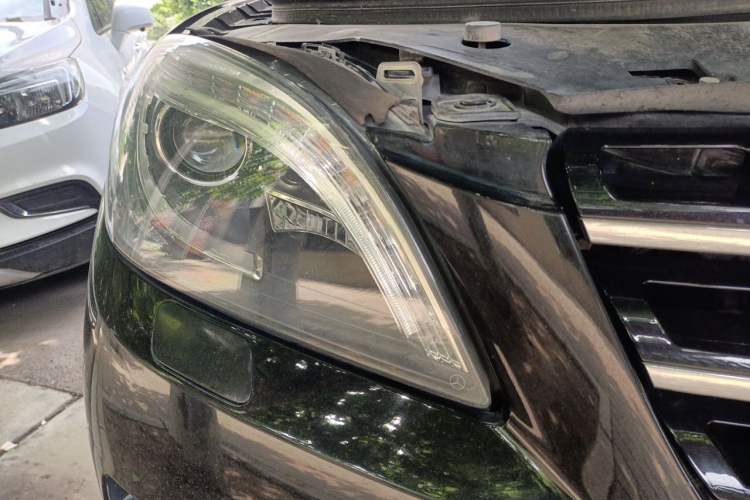 Used Mercedes-Benz M-Class 2014 ML 400 4MATIC Luxury Model Right Front Headlight