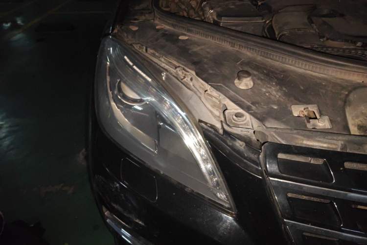 Used Mercedes-Benz M-Class 2014 ML 400 4MATIC Dynamic Model Right Front Headlight