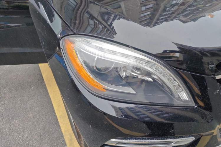 Used Mercedes-Benz M-Class  Right Front Headlight