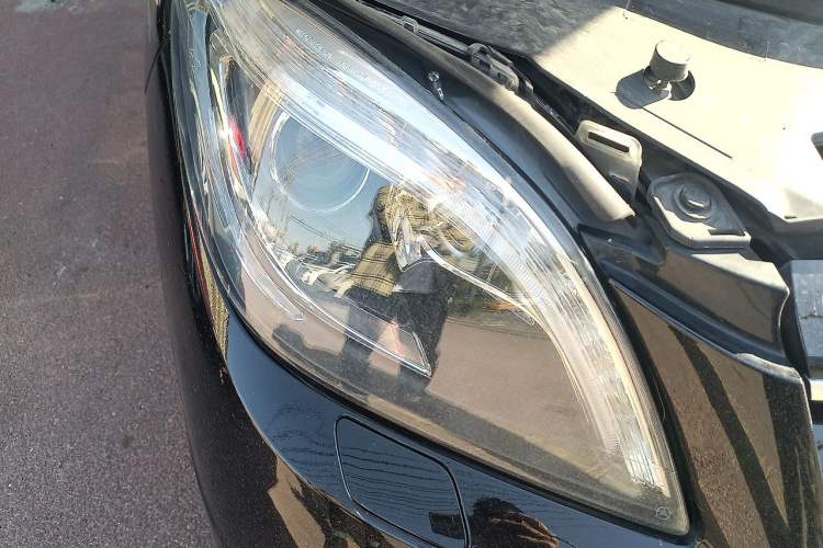 Used Mercedes-Benz M-Class 2014 ML 400 4MATIC Luxury Model Right Front Headlight