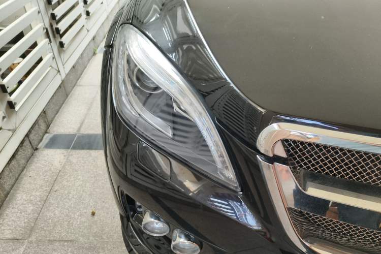 Used Mercedes-Benz M-Class 2014 ML 400 4MATIC Luxury Model Right Front Headlight