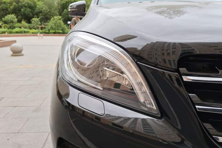 Used Mercedes-Benz M-Class 2014 ML 400 4MATIC Luxury Model Right Front Headlight