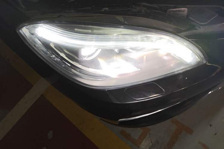 Used Mercedes-Benz M-Class 2014 ML 400 4MATIC Dynamic Model Right Front Headlight