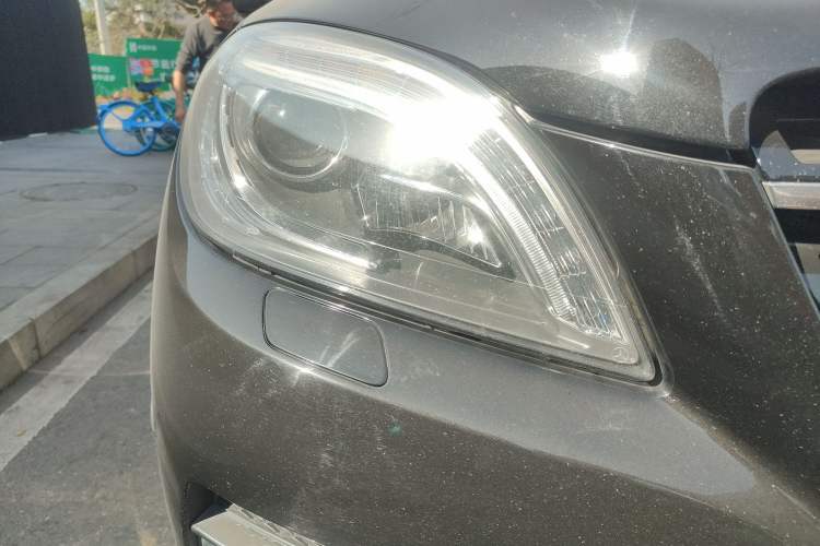 Used Mercedes-Benz M-Class 2014 ML 400 4MATIC Dynamic Model Right Front Headlight