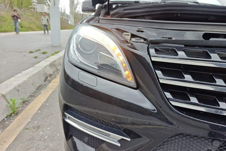 Used Mercedes-Benz M-Class 2014 ML 400 4MATIC Luxury Model Right Front Headlight