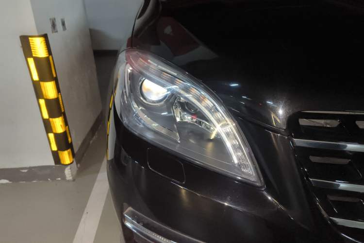 Used Mercedes-Benz M-Class 2014 ML 350 CDI 4MATIC Right Front Headlight