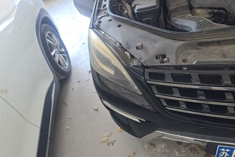 Used Mercedes-Benz M-Class 2014 ML 400 4MATIC Dynamic Model Right Front Headlight