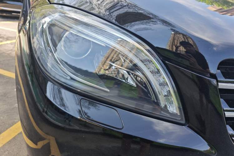 Used Mercedes-Benz M-Class 2014 ML 320 4MATIC Right Front Headlight