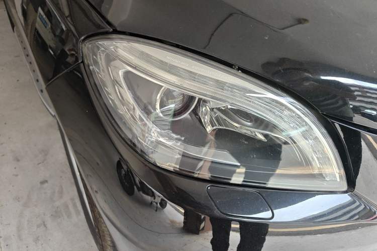 Used Mercedes-Benz M-Class 2014 ML 400 4MATIC Dynamic Model Right Front Headlight
