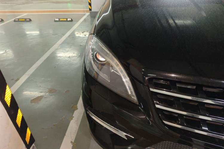 Used Mercedes-Benz M-Class 2014 ML 400 4MATIC Dynamic Model Right Front Headlight