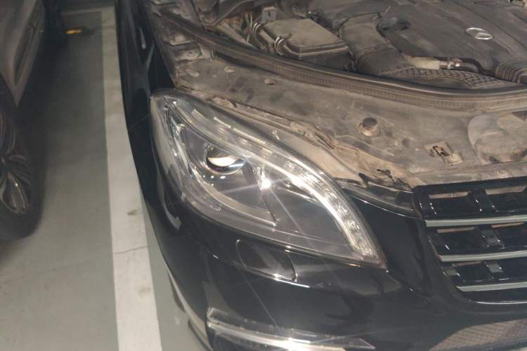 Used Mercedes-Benz M-Class 2014 ML 400 4MATIC Dynamic Model Right Front Headlight