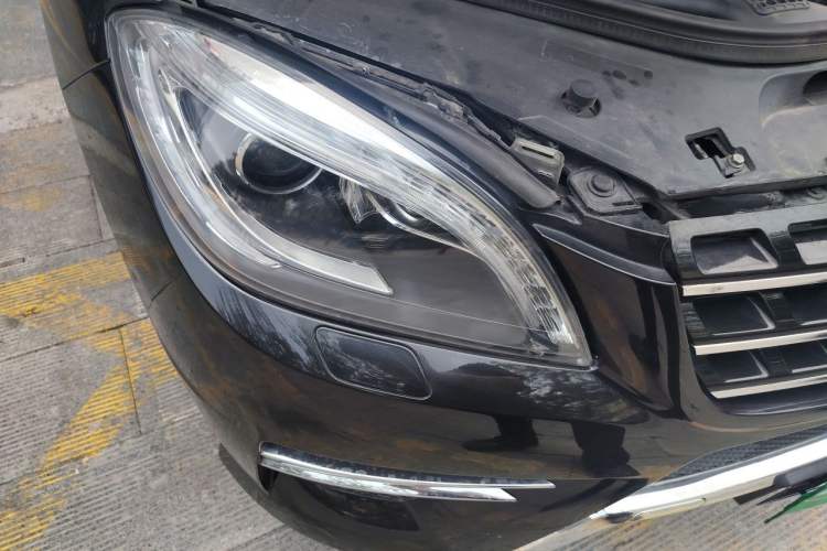 Used Mercedes-Benz M-Class 2014 ML 400 4MATIC Luxury Model Right Front Headlight