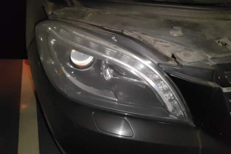 Used Mercedes-Benz M-Class 2014 ML 400 4MATIC Dynamic Model Right Front Headlight