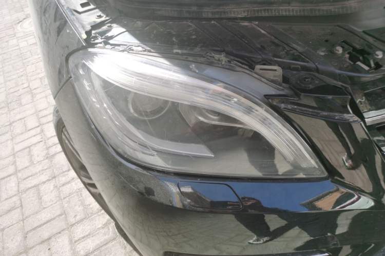 Used Mercedes-Benz M-Class 2014 ML 400 4MATIC Dynamic Model Right Front Headlight