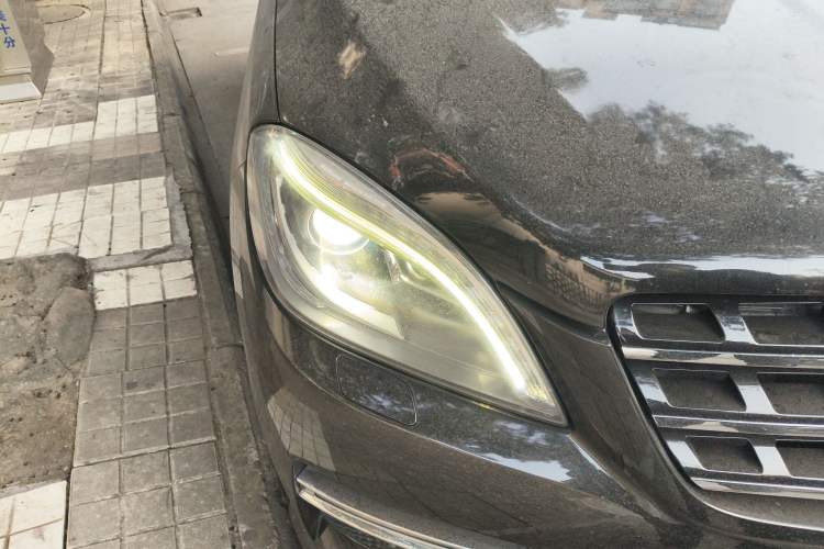 Used Mercedes-Benz M-Class 2014 ML 400 4MATIC Luxury Model Right Front Headlight
