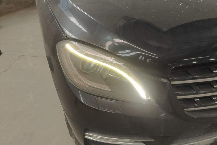 Used Mercedes-Benz M-Class 2014 ML 320 4MATIC Right Front Headlight