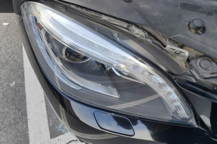 Used Mercedes-Benz M-Class 2014 ML 400 4MATIC Dynamic Model Right Front Headlight