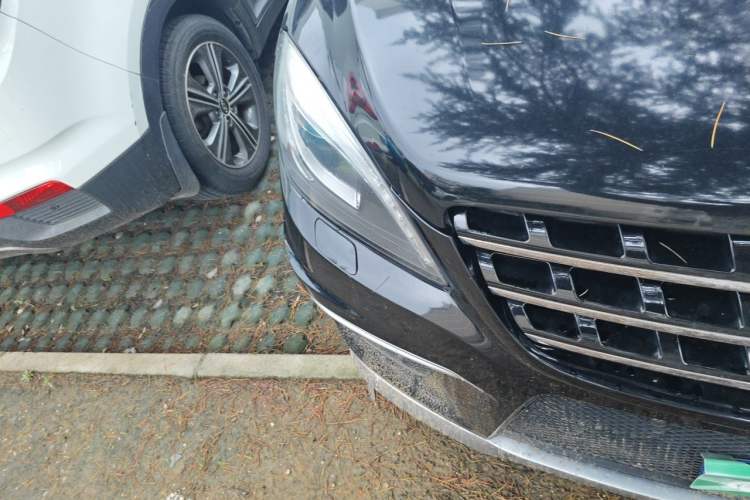 Used Mercedes-Benz M-Class 2014 ML 320 4MATIC Right Front Headlight
