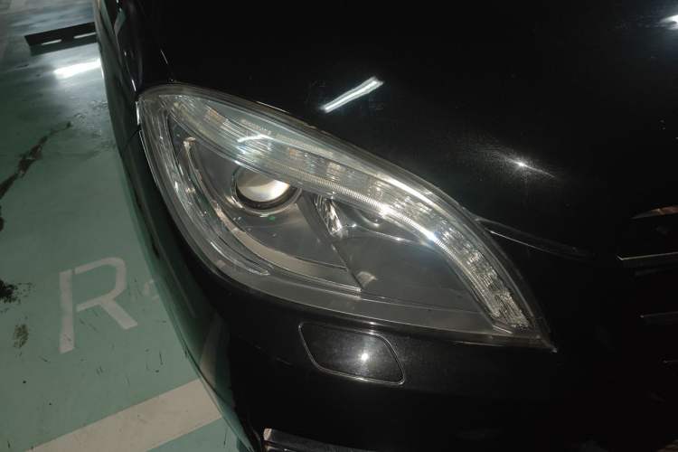Used Mercedes-Benz M-Class 2014 ML 320 4MATIC Right Front Headlight