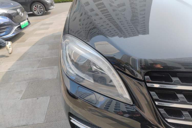 Used Mercedes-Benz M-Class 2014 ML 400 4MATIC Dynamic Model Right Front Headlight