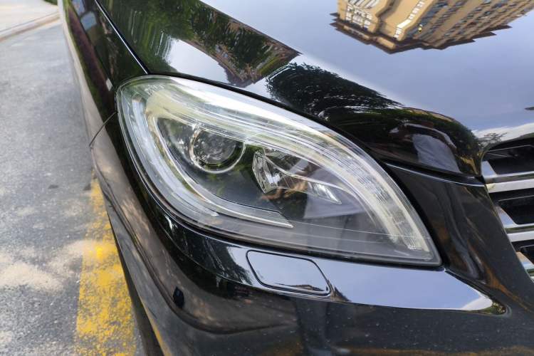 Used Mercedes-Benz M-Class 2014 ML 320 4MATIC Right Front Headlight