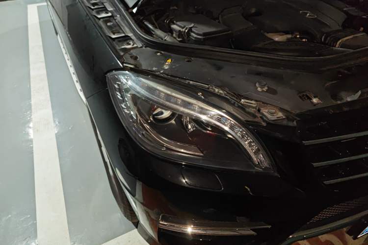 Used Mercedes-Benz M-Class 2014 ML 400 4MATIC Luxury Model Right Front Headlight