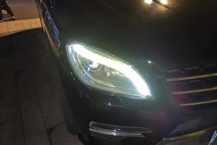 Used Mercedes-Benz M-Class 2014 ML 320 4MATIC Right Front Headlight