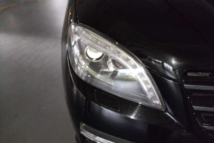 Used Mercedes-Benz M-Class 2014 ML 320 4MATIC Right Front Headlight