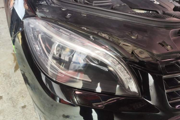 Used Mercedes-Benz M-Class 2014 ML 400 4MATIC Luxury Model Right Front Headlight
