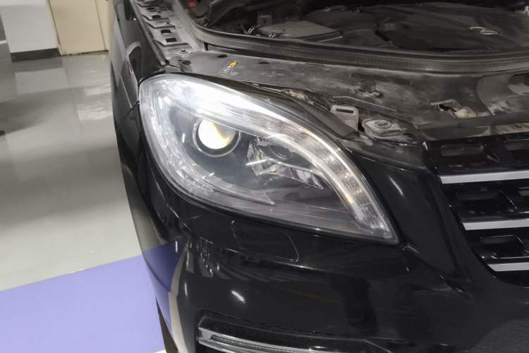 Used Mercedes-Benz M-Class 2014 ML 320 4MATIC Right Front Headlight